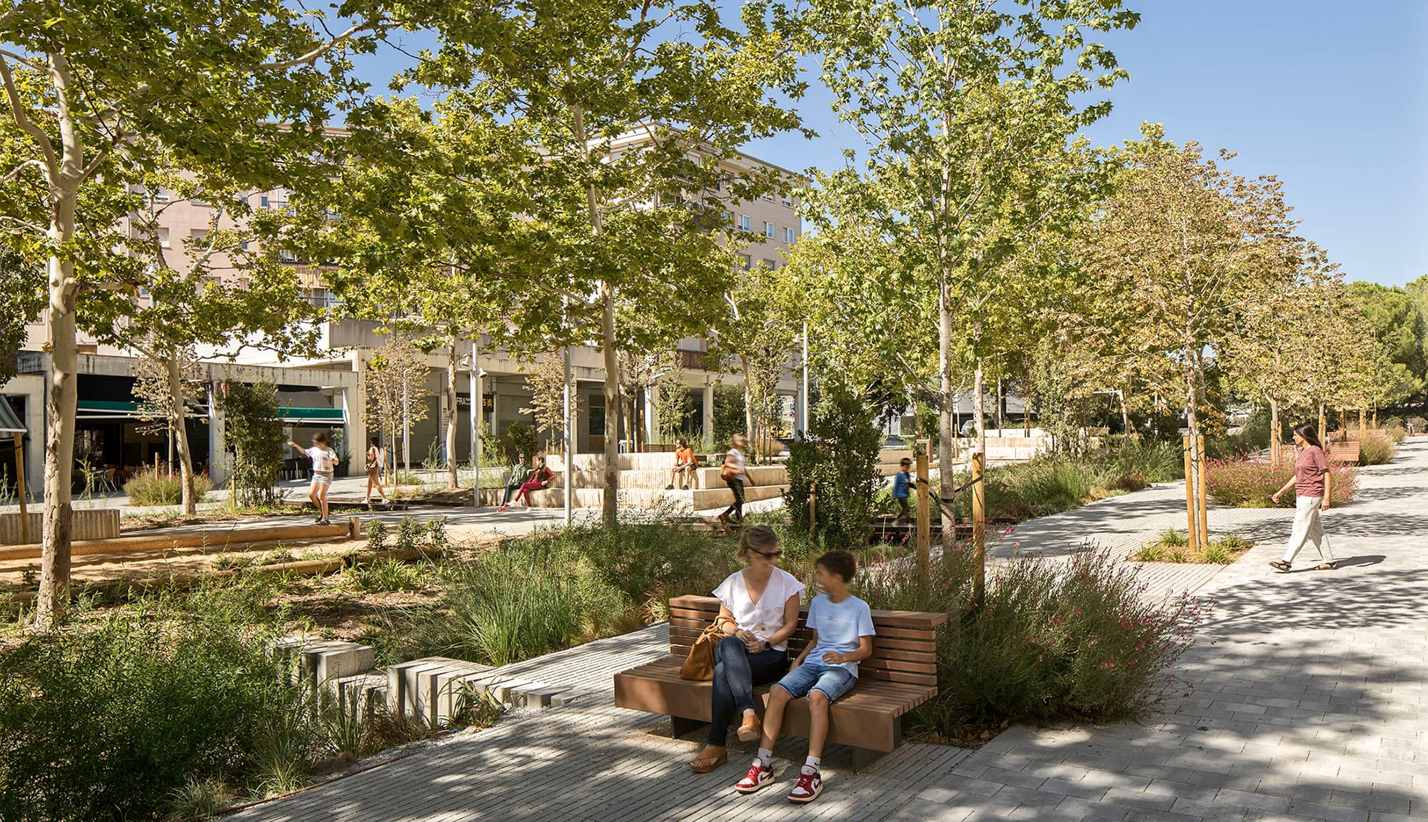 A sustainable renewal that emphasises active mobility, strengthens stakeholder cohesion, and maximises green infrastructure through responsible water-cycle strategies.